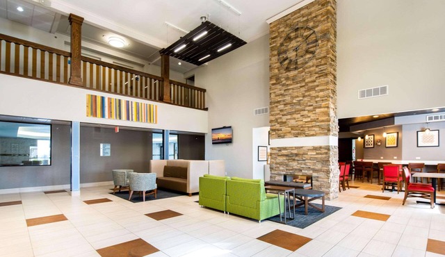 Country Inn & Suites by Radisson, South Haven, MI
