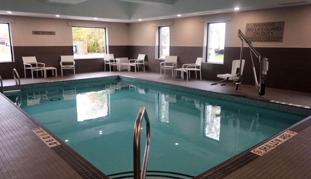 Country Inn & Suites by Radisson, Belleville, ON