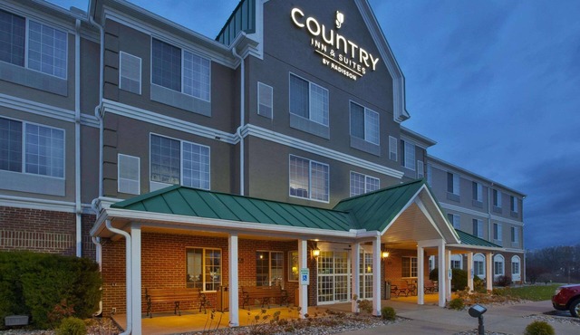 Country Inn & Suites by Radisson, Big Rapids, MI
