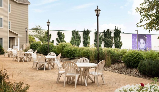 Country Inn & Suites by Radisson, Chanhassen, MN