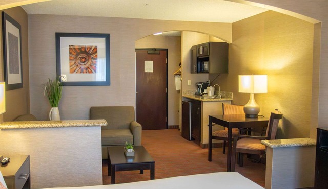 Country Inn & Suites by Radisson, Garden City, KS