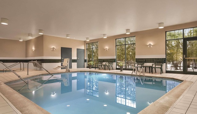 Country Inn & Suites by Radisson, Schaumburg, IL