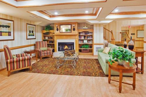 Country Inn & Suites By Radisson, McDonough, GA