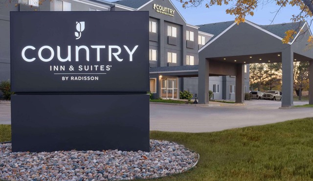 Country Inn & Suites by Radisson, Brookings, SD
