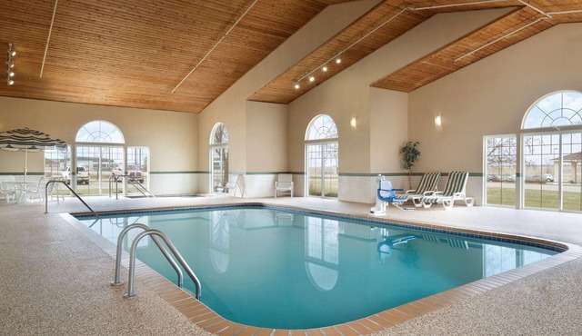 Country Inn & Suites by Radisson, Grinnell, IA