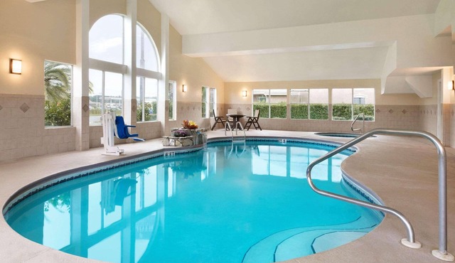 Country Inn & Suites by Radisson, Kingsland, GA