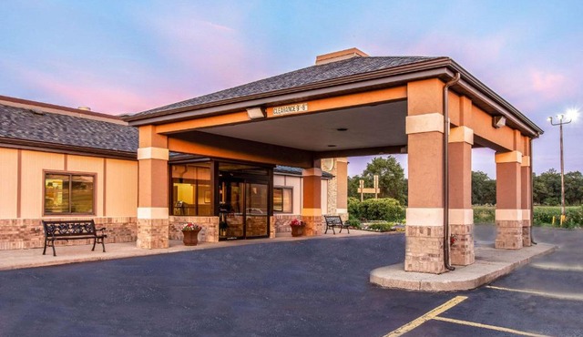 Country Inn & Suites by Radisson, Muskegon, MI