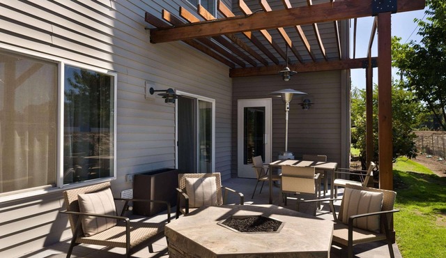 Country Inn & Suites by Radisson, Portland International Airport, OR