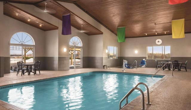 Country Inn & Suites by Radisson, Dubuque, IA