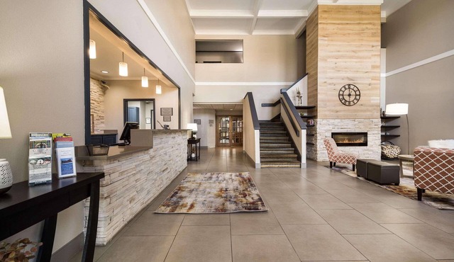 Country Inn & Suites by Radisson, Freeport, IL