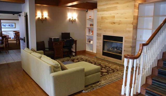 Country Inn & Suites by Radisson, Lansing, MI