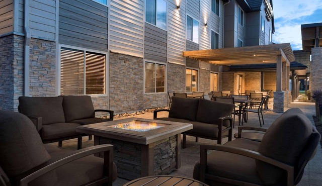 Country Inn & Suites by Radisson, St. Cloud West, MN