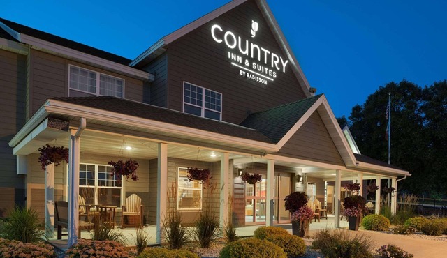 Country Inn & Suites by Radisson, Decorah, IA