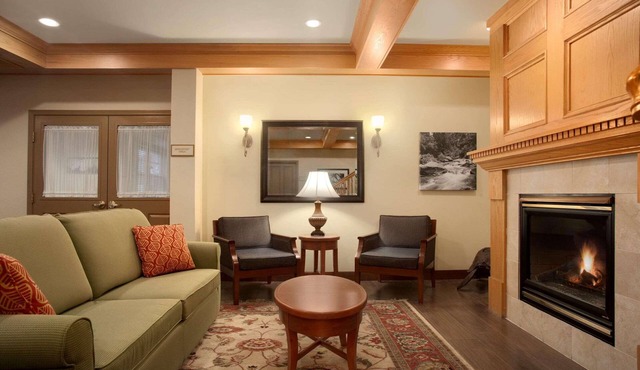 Country Inn & Suites by Radisson, Dundee, MI