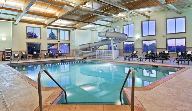 Country Inn & Suites by Radisson, Galena, IL