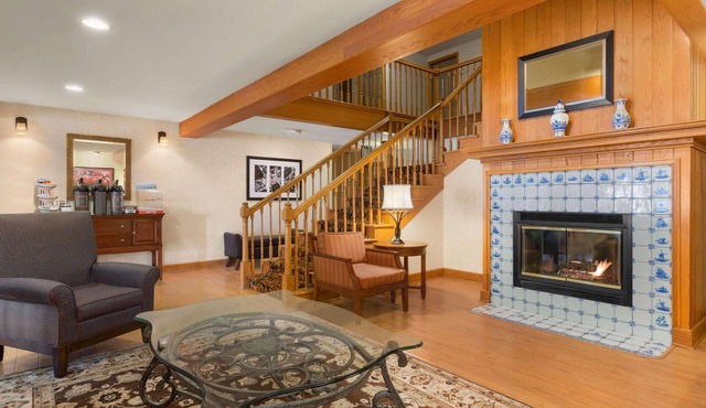 Country Inn & Suites by Radisson, Holland, MI
