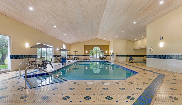 Country Inn & Suites by Radisson, Des Moines West, IA