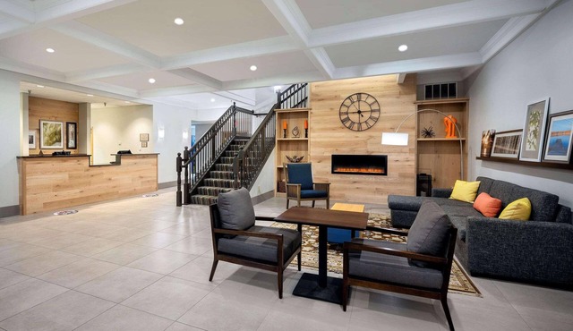 Country Inn & Suites by Radisson Albertville near Outlet Mall