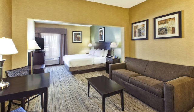 Country Inn & Suites by Radisson, Benton Harbor-St. Joseph, MI