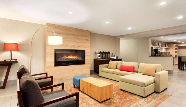 Country Inn & Suites by Radisson, Cedar Rapids Airport, IA