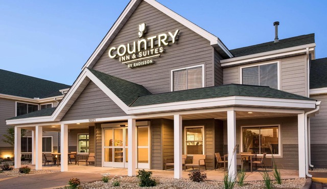 Country Inn & Suites by Radisson, Chippewa Falls, WI
