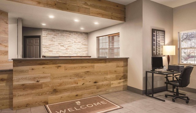 Country Inn & Suites by Radisson, Dakota Dunes, SD