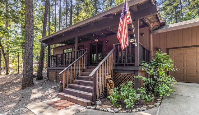 COUNTRY LAKE RETREAT. New on the market! Special rate. Book now.