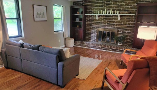 Country Lane Cottage- privacy & quiet neighborhood