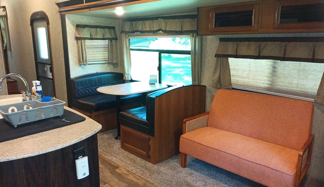 Country Living At It's Best Surrounded By DeSoto Forrest Nature Trails : Lakes