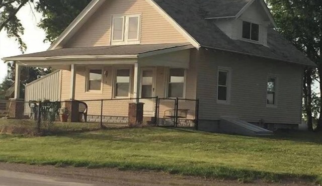 Country living but less than 15 mins to downtown Iowa City. Most pets welcomed.