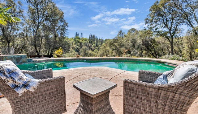 Country Living in Cozy Luxury.Welcome long term renters and furry friends