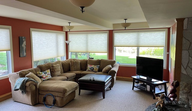 Country Living, Peaceful and Quiet, close to Calgary, Kananaskis, and Banff