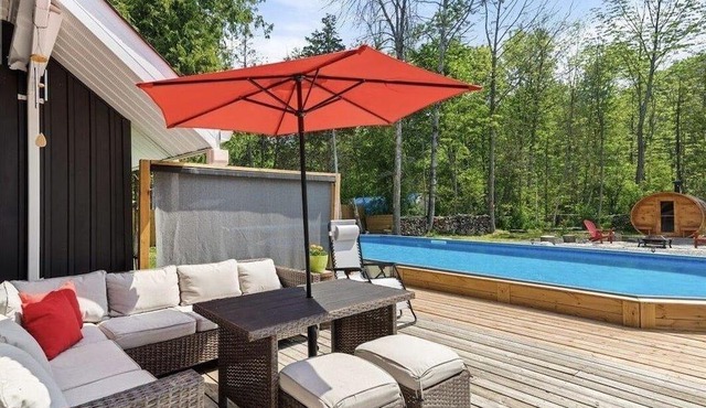 Country Living With All The Bells And Whistles, Across From Moira River