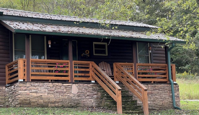 Country log cabin in beautiful middle Tennessee