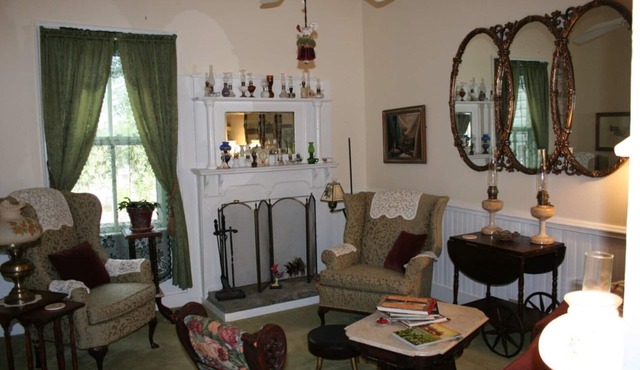 Country Manor - Lower floor