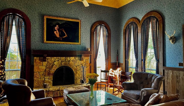 Country Mansion Estate w 5 King Bedrooms 60 acres & Lakes w Resort-style Pool