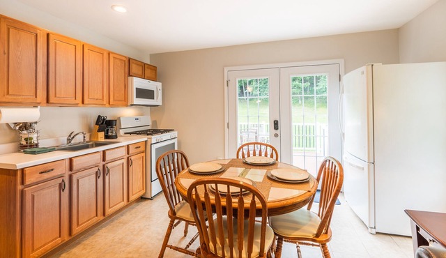 Country Oasis | Centrally Located | Strong WiFi