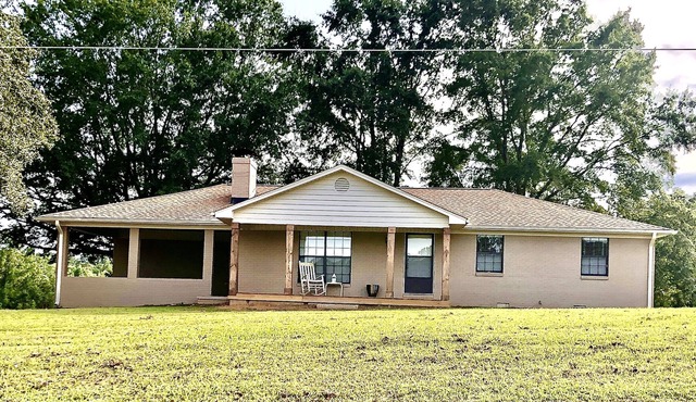 Country Oasis centrally located