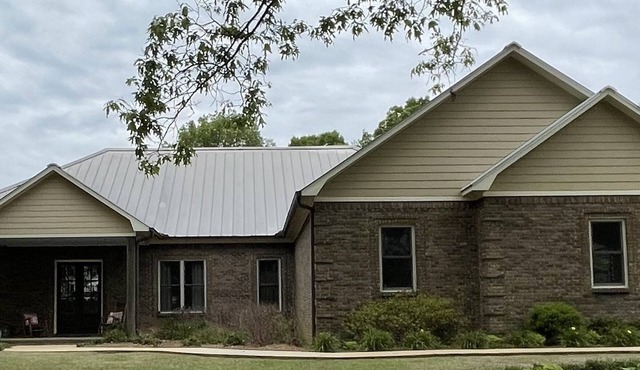 Country oasis just minutes from town
