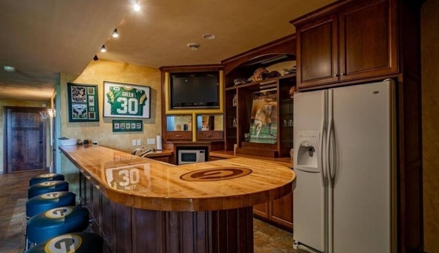 Country Oasis w/heated pool and hot tub