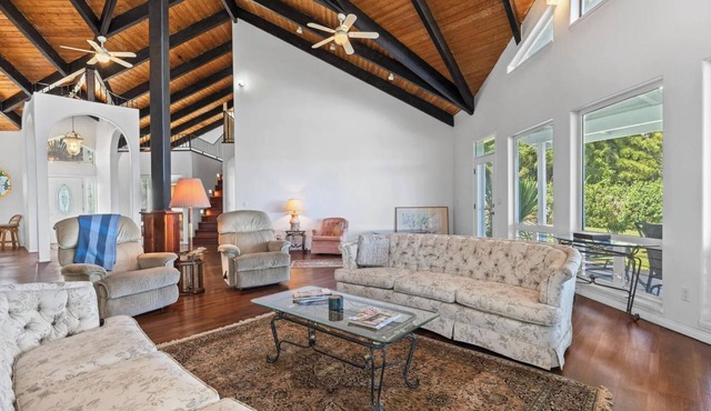 Country Oceanfront 5-bedroom house in Ookala