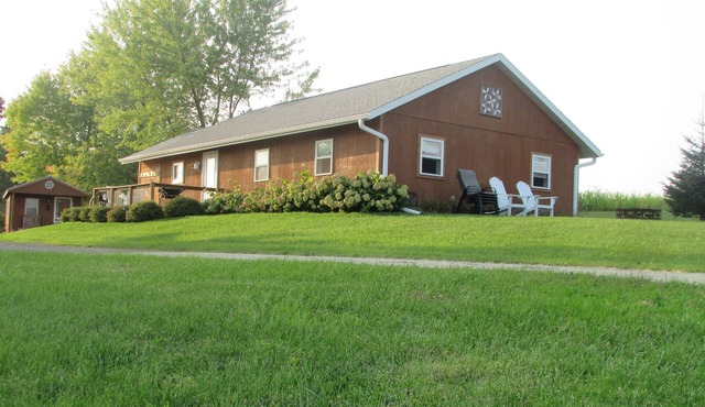 Country Pines Cottage - 1000 SQ/FT in the country - Peaceful & Relaxing