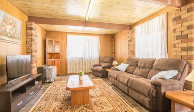 Country property on 10 acres at a quiet village of Hargraves (pet friendly)