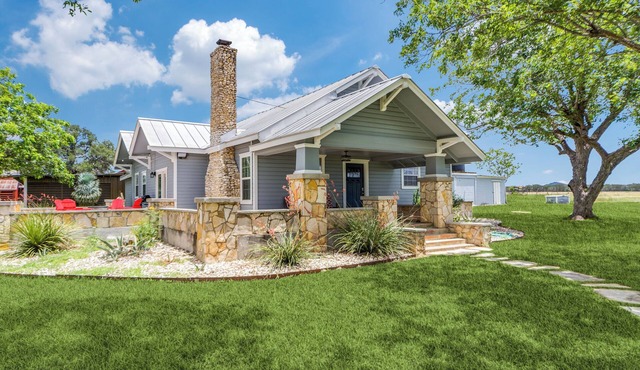 Country Ranch Home on 10 acres in Texas Hill Country - Family/Company Retreats
