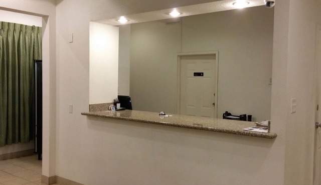 Country Regency Inn & Suites