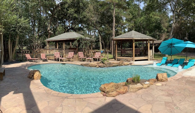 Country resort 5 bedroom Main House and 1 bedroom guest house combined.