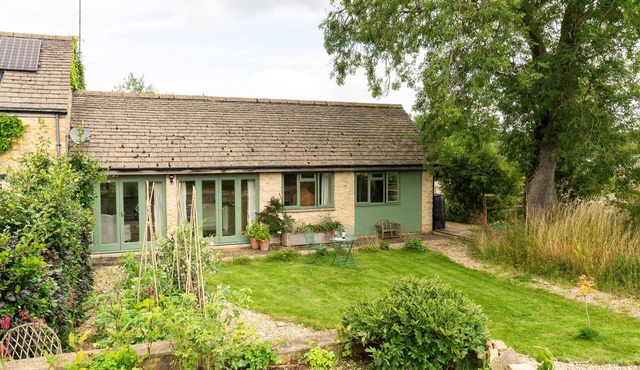 Country retreat with stunning views - Guddlebrook Two