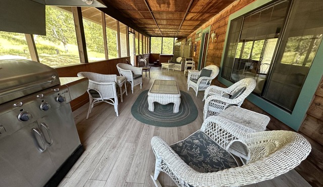 Country Retreat, 23 mi. Entrance Kings Canyon NP, Ideal Remote Work, EV Charger