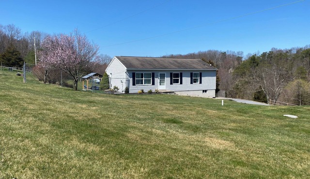 Country retreat, dogs ok, fire pit, 15 min 81/76, Carlisle