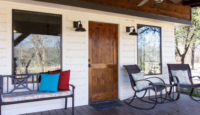 Country Retreat near Dallas: fishing, firepit, fireplace, fall dates available